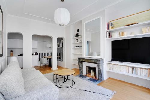 8th Arrondissement Apartment | Appartement Moderne Champs-Elysées - Saint Honoré