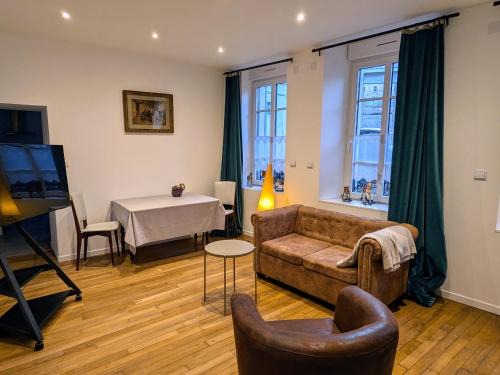 Verdun Apartment | Appartement romantique à Verdun avec parking privé - FR-1-585-168