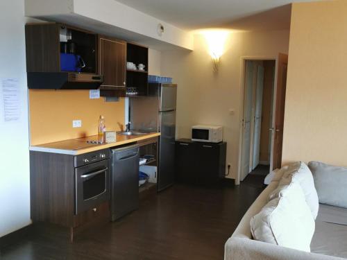 Jausiers Apartment | Appartement T3 avec terrasse et piscine à Jausiers - Résidence Château des Magnans - FR-1-165B-22
