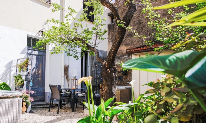 Riou - Petit Juas - Av de Grasse Apartment | Appartement Très Cosy Avec Jardinet