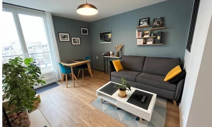 Clichy Apartment | Appartement with balcony 20m to Champs-Élysées