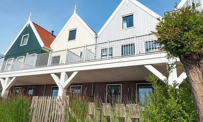 Uitdam House | Appartment with 4 bedrooms, 3 bathrooms and 2 balconies