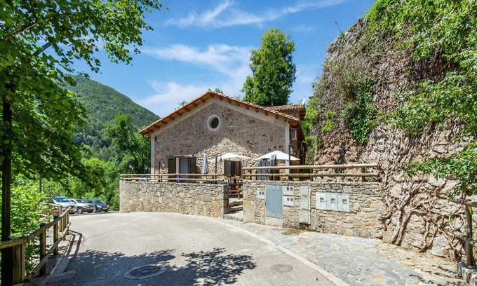Ogassa Cottage | Appealing holiday home in Ogassa with patio