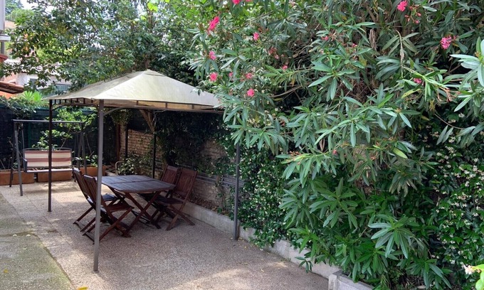 Quartiere XX Ardeatino Apartment | APPIA PARK APARTMENT farmhouse in the countryside 5 min from the Colosseum -Wi-Fi - Parking