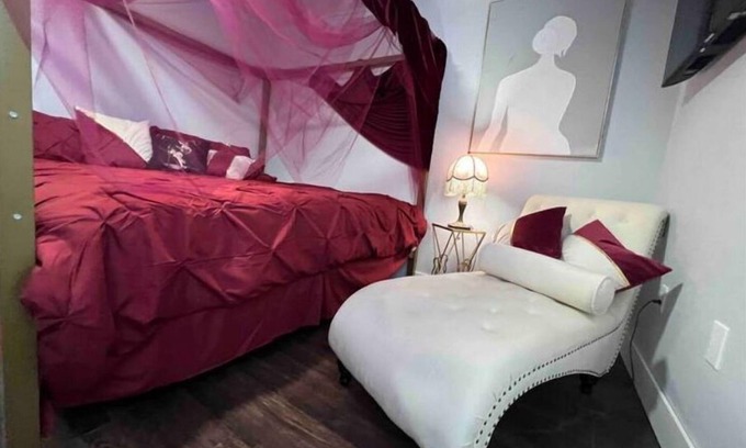 Appleton Apartment | Appleton Speakeasy for VIP w/garage/laundry