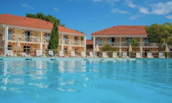 Le Verdon-sur-Mer Apartment | Appt 4/5 pers. in Verdon sur Mer in a 3-star tourist residence.