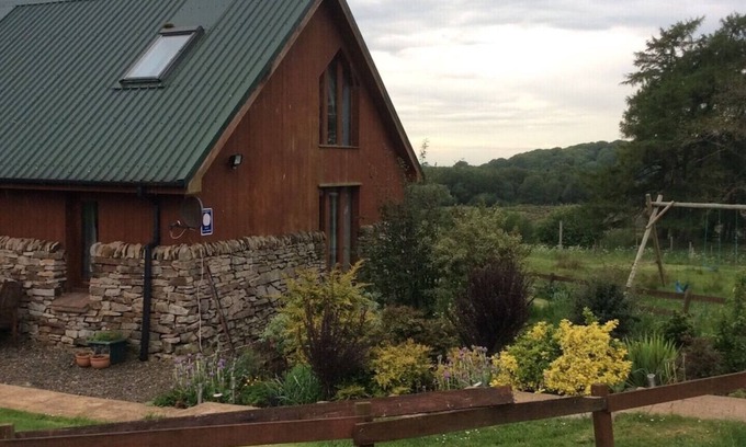 Farlam Cottage | Apr/May 2 nights min. amazon fire stick,pets welc. wine/chocs inc.