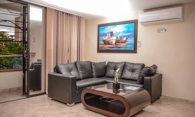 Astorga Apartment | APT 201 Two Bedroom AC Hot Tub, Balcony, Full kitchen Parque Poblado Big Bedroom