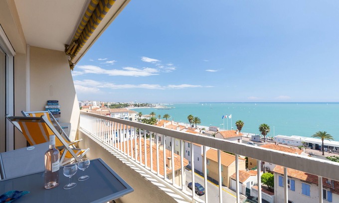 Cros-de-Cagnes Apartment | APT FRONT BEACH, TERRACE, ELEVATOR, AIR CONDITIONING, WIFI, FREE PRIVATE PARKING