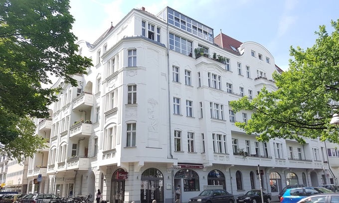 Wilmersdorf Apartment | Apt "Gasteiner" with EXTRAS - 2 bedroom box spring beds & office desk - 24h check-in