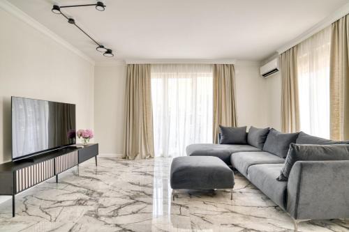 Bijeli do Apartment | Apt "Royal Oak" 2 Bedroom with Garage Parking