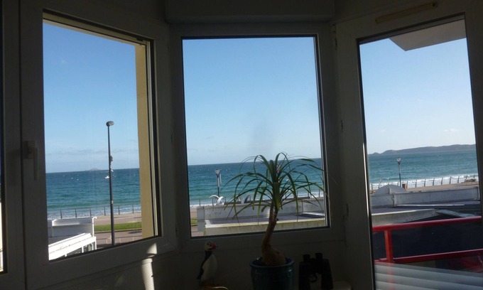 Perros-Guirec Apartment | Apt sea view and direct access to the beach, Internet access, 4 people