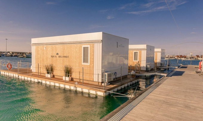 Giulianova Boat Rental | AQUA RESORT- HOUSEBOAT EXPERIENCE