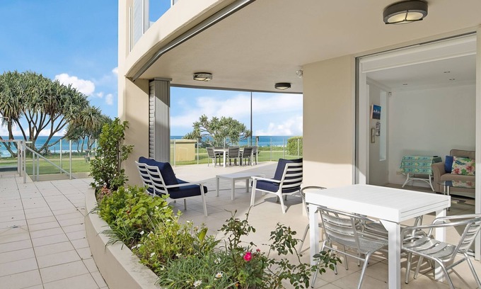 Tugun Apartment | Aqua Solai 2 - Absolute Beachfront Tugun - Min. 3 night stays!