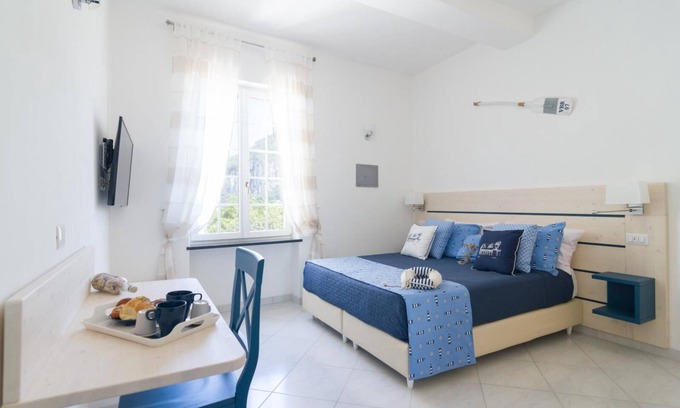 Marina Grande Apartment | Aquamarine Relaxing Capri Suites Suite Azzurra