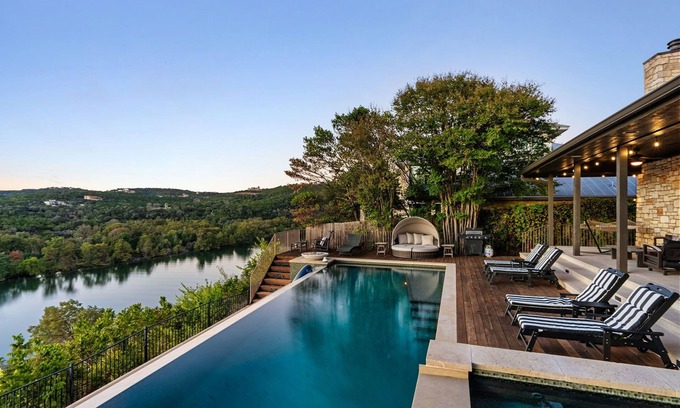 Austin House | AquaZen: Infinity Pool+Spa Overlooking Lake Austin
