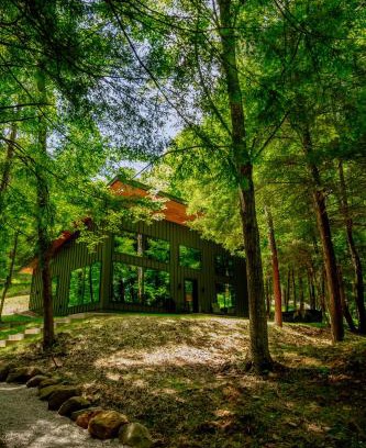 Loudonville Villa | Aquy Valley
