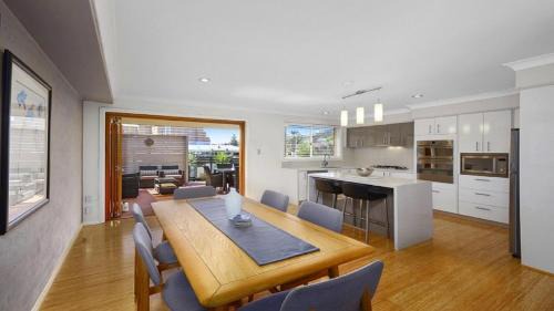 Terrigal House | Araluen On Henley Accom Property