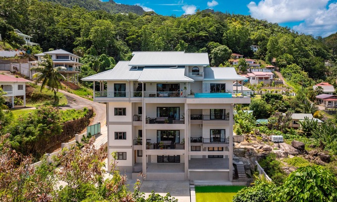 Mahe Island Apartment | Aran Apartments - Fenton: Modern, spacious apartment at Au Cap.