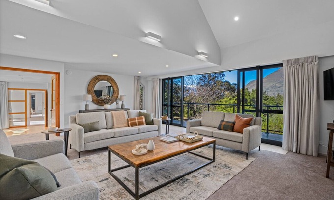 Sunshine Bay Apartment | Arawata Retreat 3BRM Luxury