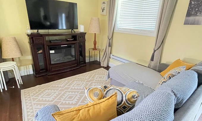 Arbutus Ridge House | Arbutus west side cozy room