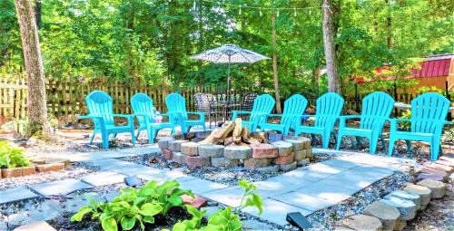 Kernersville Apartment | Arcade, Ping Pong, Hot Tub, Gas Grill, & King Bed