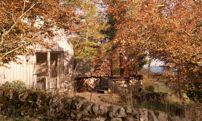 Penicuik Cottage | Architect-designed cabin in the hills near Edinburgh. Wood-fired hot tub.