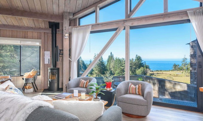 Sea Ranch House | Architectural Treasure | Private Hot Tub!