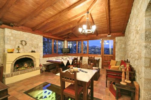 Trikolonoi House | Archontiko Kolokotroni
