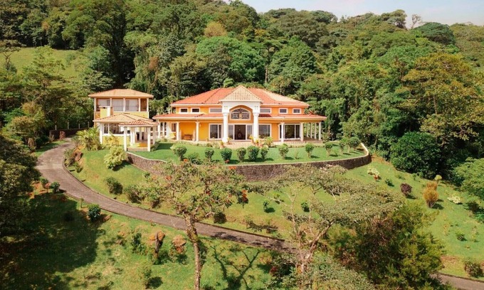 Arenal House | Arenal Springs Villas by the Lake. 4 Villas and a Pool on a 13 Acre Estate