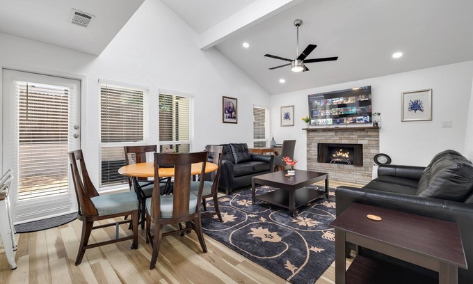 West Arlington House | Arlington Entertainment District Home Green Door