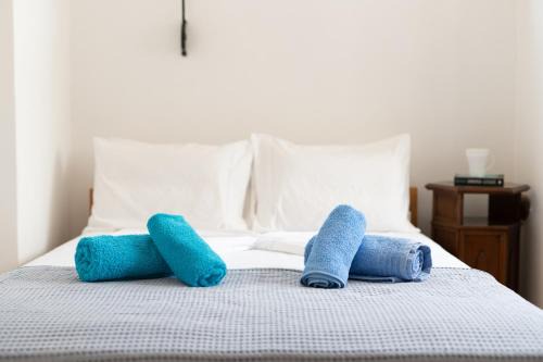 Kavousi House | Armonia House 1 bedroom 3 guests bath tub & patio