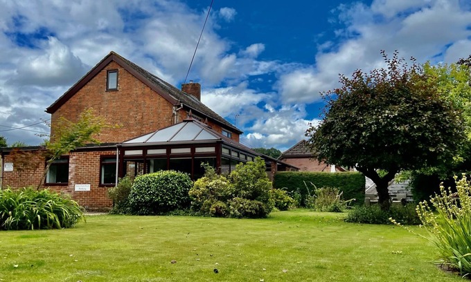 New Forest District Cottage | Arniss Farmhouse - Five Bedroom Cottage, Sleeps 12