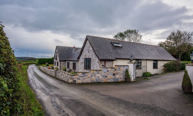 Axton Cottage | AROSFA, pet friendly, luxury holiday cottage in Trelawnyd