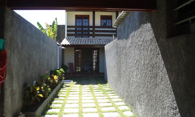 Centro House | Arraial cozy house, in a paradise 3 minutes from the beach, with TV 60 ', SKY