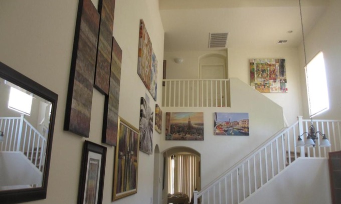 Gilbert House | Art Gallery Vacation House