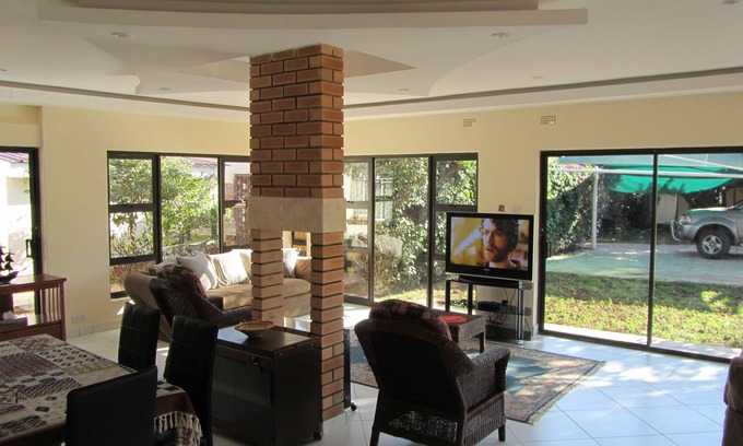 Harare House | Art Lodges