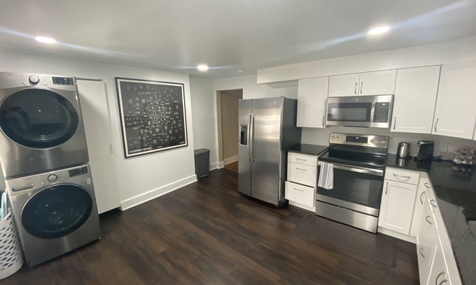 Windsor Park House | Art | Stainless | Hardwood | Granite | Walkable