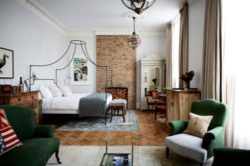 Warwick Hotel | Artist Residence London