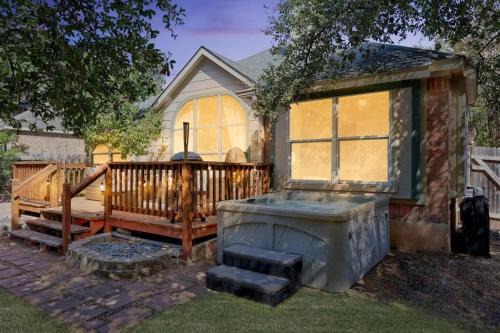 Cedar Park House | Artist Retreat at Cypress Creek - Hotub - Sleeps 9
