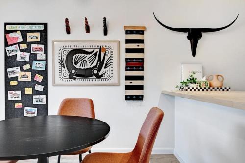 St. Edwards Apartment | Artist Retreat by SoCo - Sleeps 4 - Free Parking