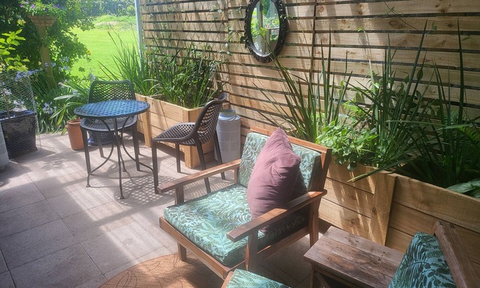Waiuku Apartment | Artist's Country Hideaway
