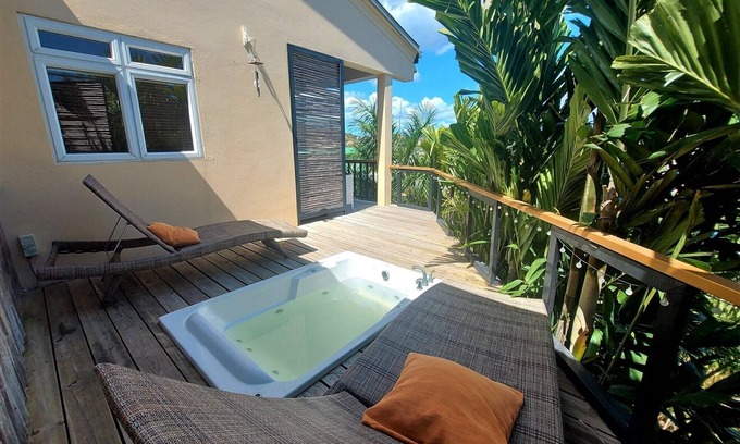 True Blue House | Artist's House With A Breezy Balcony And Whirlpool Tub.