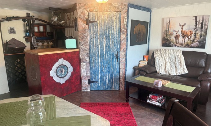 Greenville Apartment | Artist's Retreat! 1-bedroom apartment with WiFi, AC in quaint Greenville