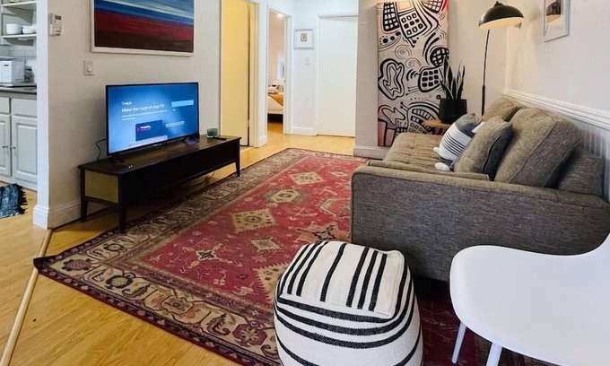 North Oak Park House | Artist's retreat near the heart of the city