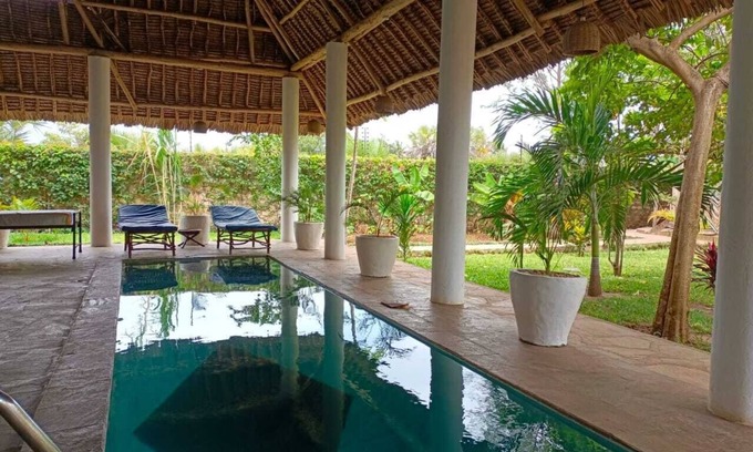 Galu Villa | Artistic 4bedroom villa with pool