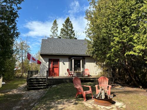 South Bruce Peninsula House | Artistic Haven By The Beach