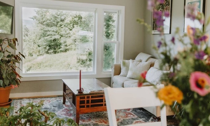 Williamstown Cottage | Artistic Nature Cottage