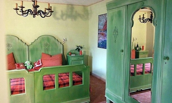 Kirch Mulsow Apartment | Artistically furnished apartment with a lot of inspiration - a candle room