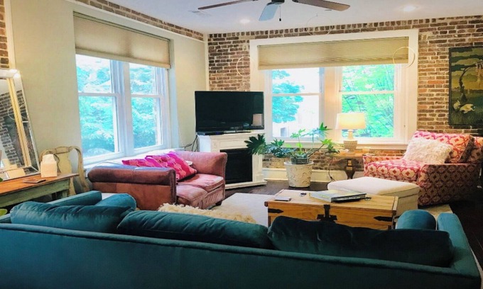 Fayetteville Condo | Artists Studio on the Historic Downtown Fayetteville Square!